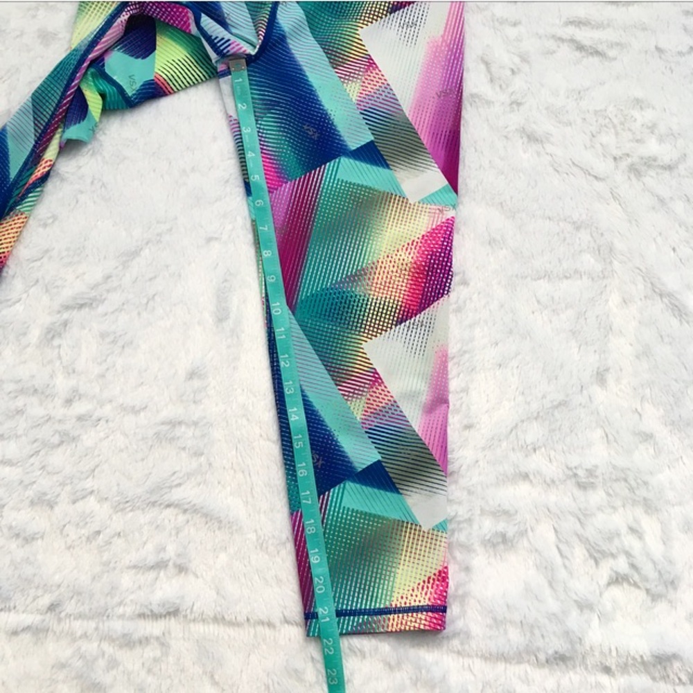 Like New Victoria’s Secret Knockout Capris - Picture 3 of 5